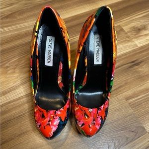 Steve Madden PlatForm High Heels Color Bright Floral Size 7
